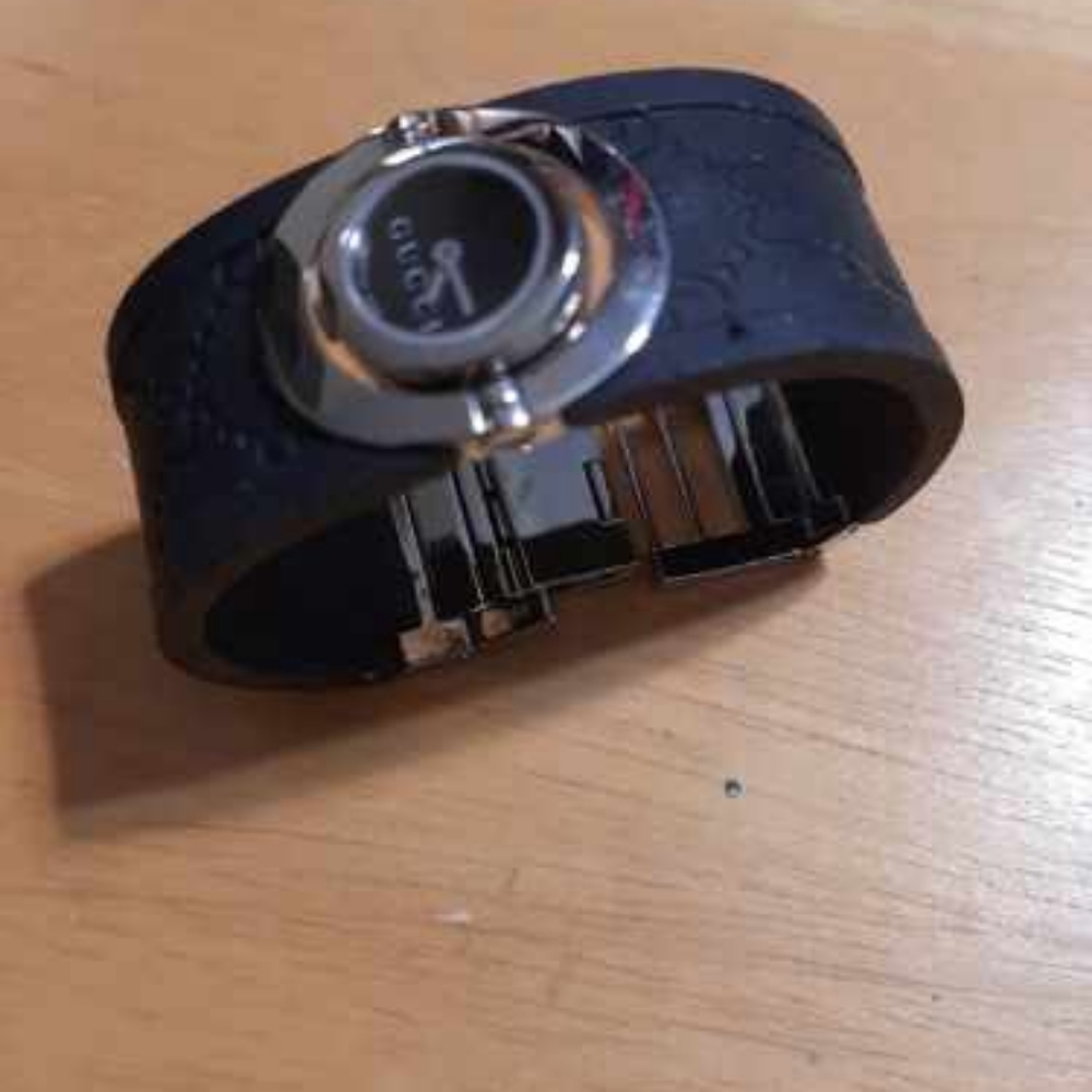 Gucci twist watch